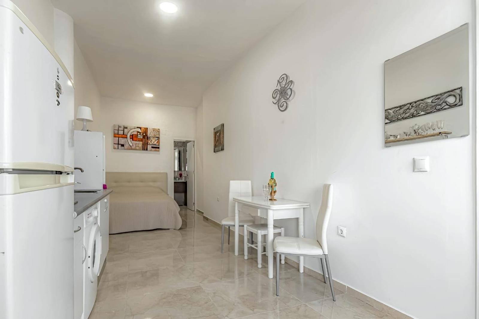 Apartment On Pinta Beach أذيخي المظهر الخارجي الصورة